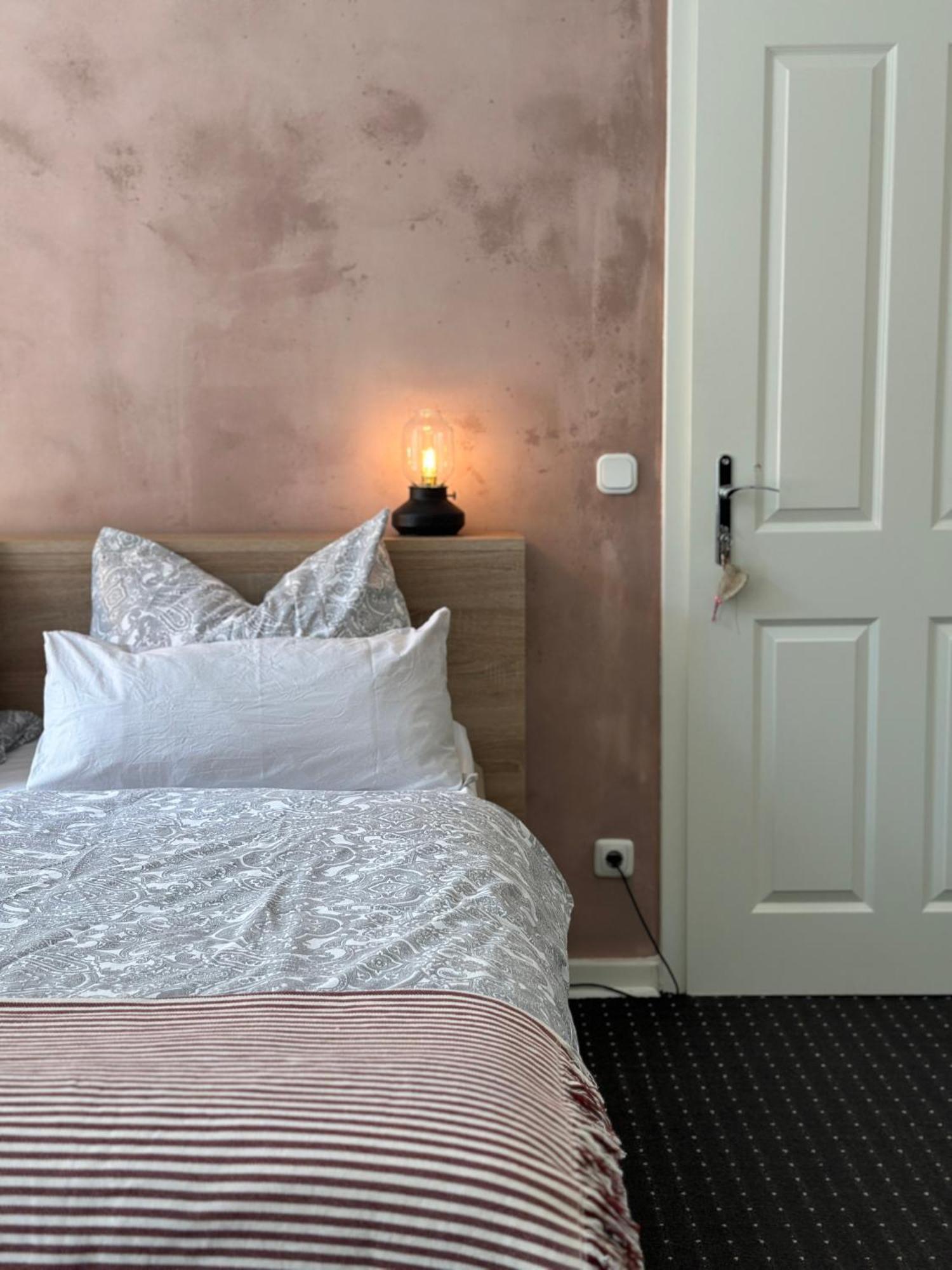 Altes Pastorat Bed & Breakfast Barmstedt Bagian luar foto