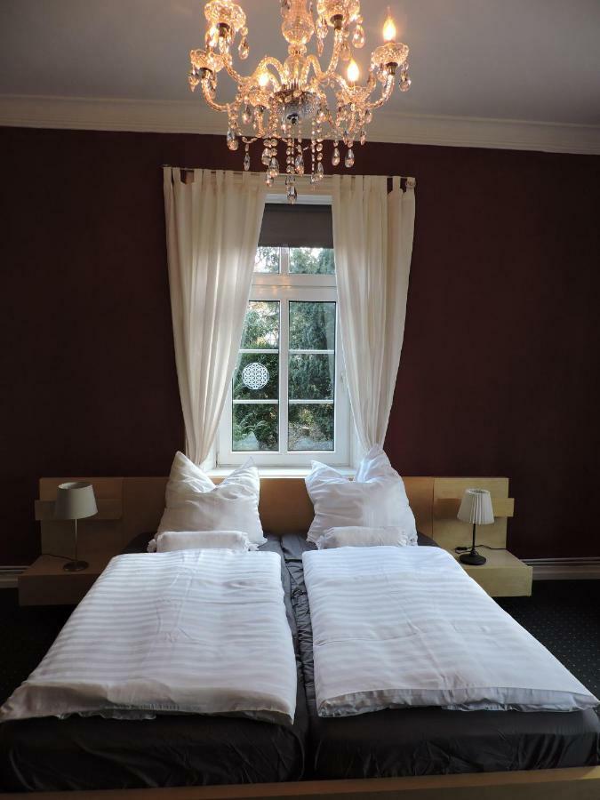 Altes Pastorat Bed & Breakfast Barmstedt Bagian luar foto