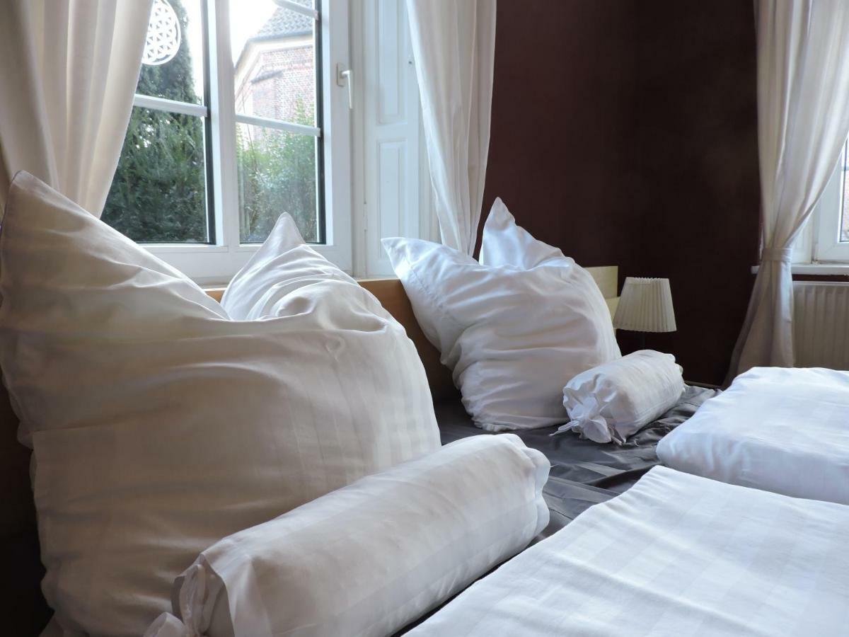 Altes Pastorat Bed & Breakfast Barmstedt Bagian luar foto